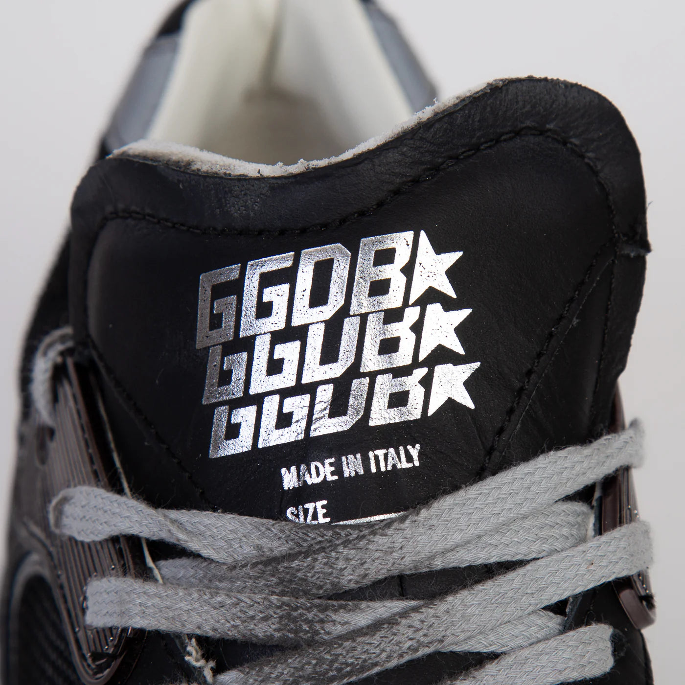 GOLDEN GOOSE SNEAKERS GMF00884